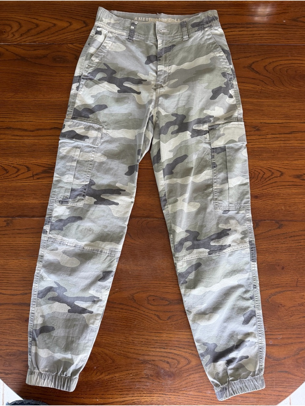 American Eagle Outfitters Women’s Green & Gray Camo Cargo Joggers